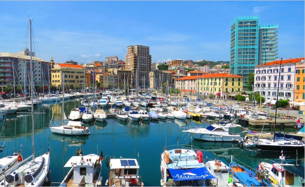Savona Casa Vacanze Vicino Mare 3 Minuti Wifi Ngoại thất bức ảnh