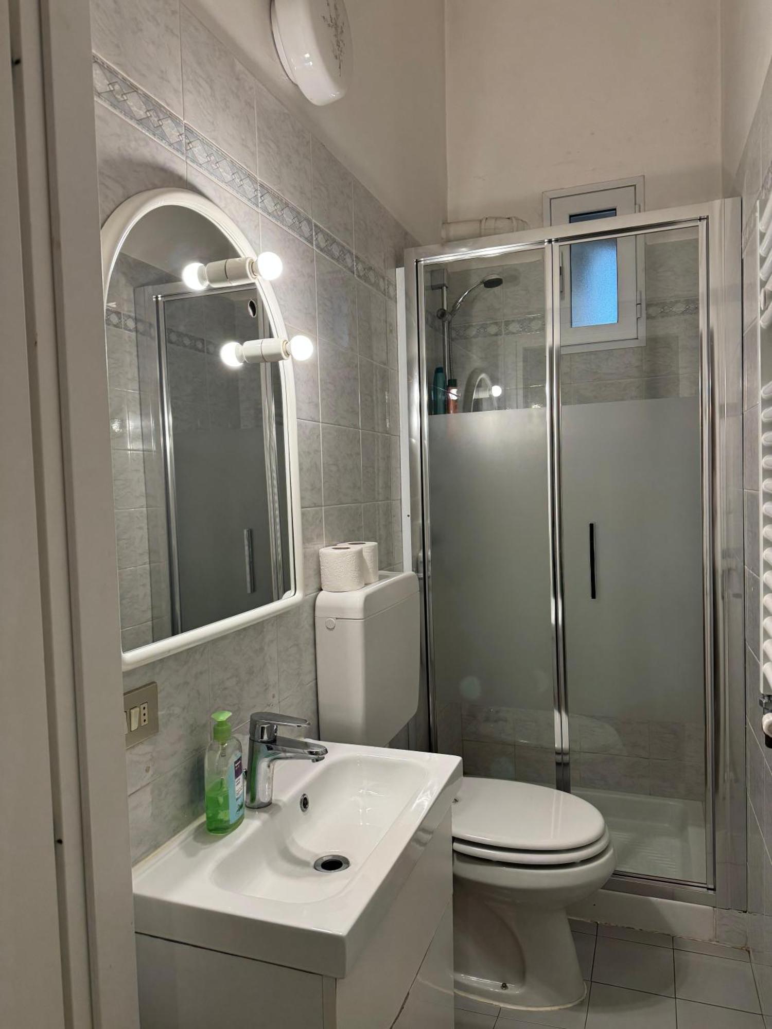 Savona Casa Vacanze Vicino Mare 3 Minuti Wifi Ngoại thất bức ảnh